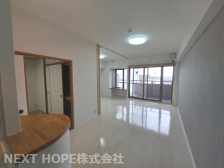 【居間・リビング】 | アズックヒル尼崎 | 南向きバルコニーに面した明るく開放的な室内です！ぜひ現地をご覧ください(^^)
