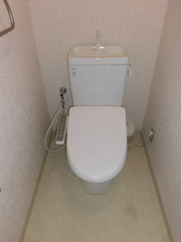 大阪市中央区本町橋の賃貸マンションのトイレ