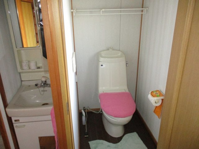 【トイレ】 | 岡谷市神明町3丁目 中古住宅⑱ | 2階 トイレ