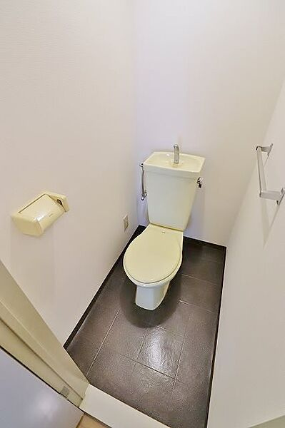 アートヒルズマンションのトイレ|ゆったりとした空間のトイレです