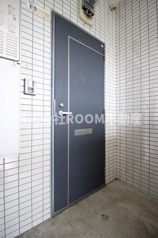 末吉大丸マンションの玄関|収納もある玄関です