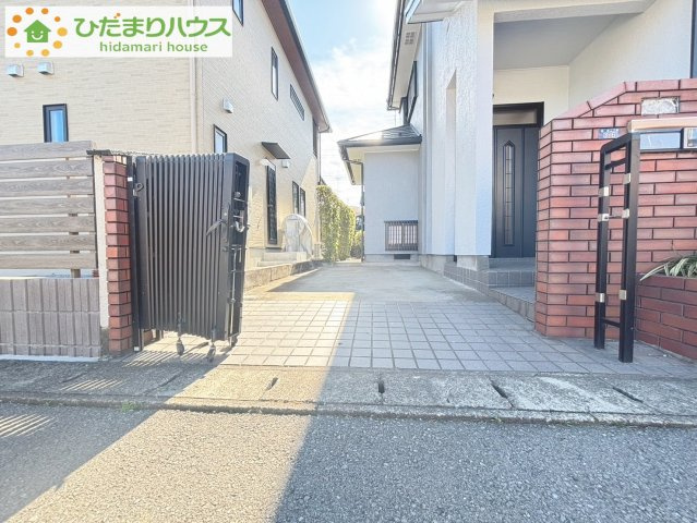 蓮田市桜台2丁目　中古一戸建ての駐車場