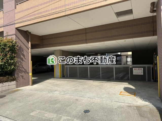 モナーク宇都宮の駐車場