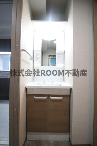 Milky way（ミルキーウェイ）の独立洗面台|独立洗面台、小物を置くことができて便利です