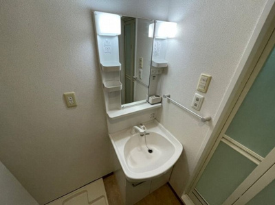 【独立洗面台】 | クレスティアフォーシーズン博多 | 別号室の写真になります。現況優先。