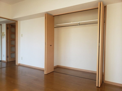 【収納】 | カーザビアンカ・元町 | 別号室の写真になります。現況優先。