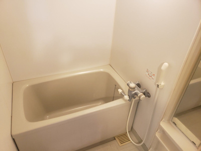 【浴室】 | カーザビアンカ・元町 | 別号室の写真になります。現況優先。