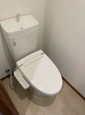 【トイレ】 | ポム・ド・テール | 別号室の写真になります。現況優先。