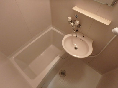 【浴室】 | エンゼルイン博多 | 別号室の写真になります。現況優先。