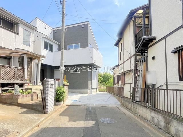 月々９万円台～　新築戸建　富士見市渡戸第12期の前面道路含む現地写真|南西側　公道4.0ｍ