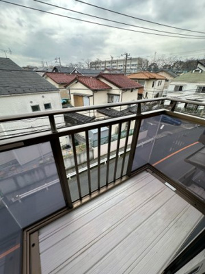 【バルコニー】 | ニューSⅡ | バルコニーは南西向きなので、お洗濯物はお昼からでも乾きそう♪お洗濯物を干したり、気分転換をするにもおすすめです☆