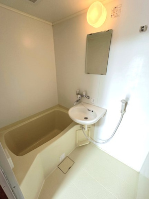 【浴室】 | ニューSⅡ | バスルームは洗面台付きの2点ユニットです♪ゆったりお風呂に浸かって一日の疲れもすっきりリフレッシュできますねh☆