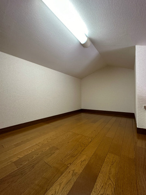 【収納】 | ニューSⅡ | 洋室6帖のお部屋にある2.3帖のロフトスペースです！ロフトスペースはベッドや収納スペースとしても使えて便利です☆