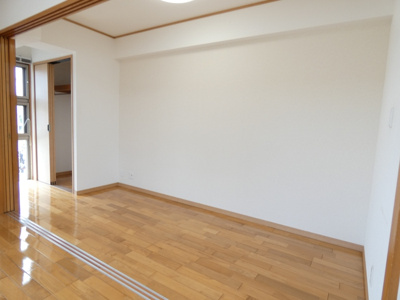 【居間・リビング】 | アーバン小串 | こちらの居間で趣味の時間をお楽しみください