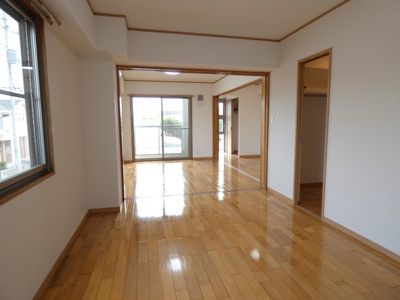 【居間・リビング】 | アーバン小串 | 使いやすい居間です