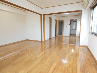 【居間・リビング】 | アーバン小串 | 居間です