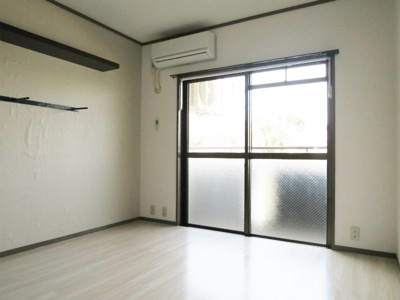 【居間・リビング】 | スリム片江 | 別号室の写真になります。現況優先。