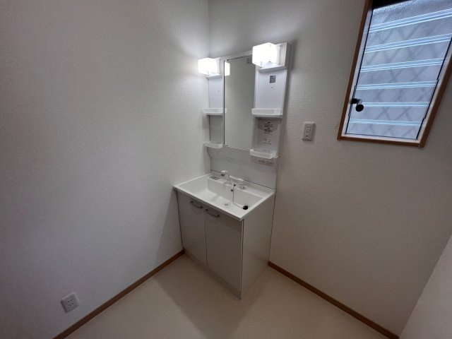 飾磨区中島新築住宅の独立洗面台