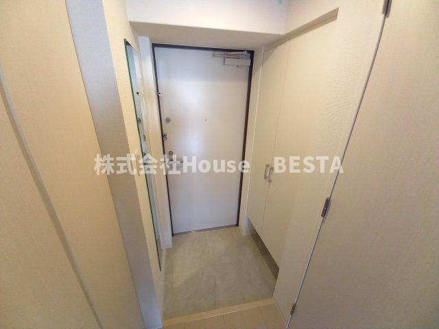 セレニテ神戸元町の玄関