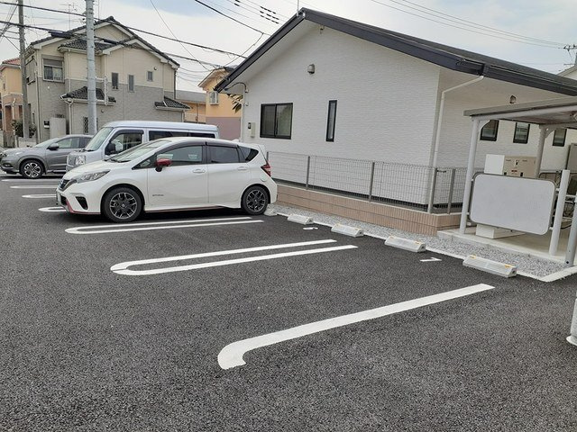 エーアイの駐車場