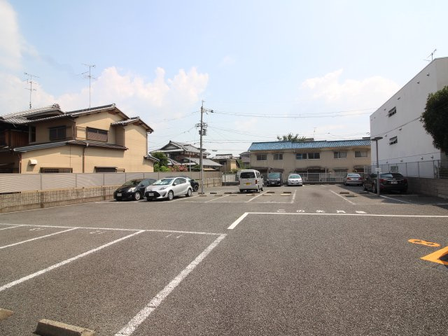 LOIREの駐車場