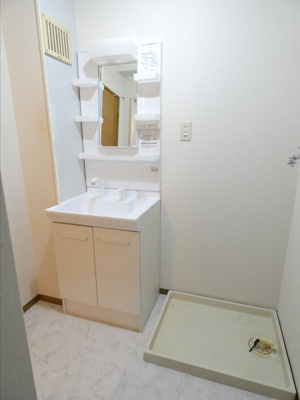 【洗面所】 | セジュール西桃山B | ゆったりとスペースのある洗面所