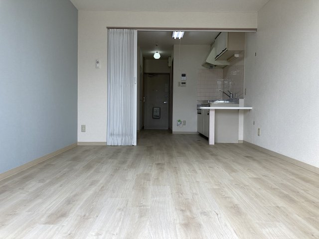 ファミーユ中桜田の洋室