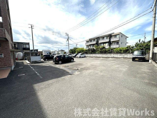 ウエストヒルズの駐車場|駐車スペースもあります