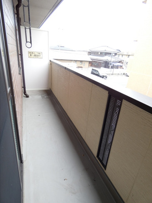 【バルコニー】 | ハウスひまわり | 外からの目が気にならないバルコニーで洗濯物が干せます