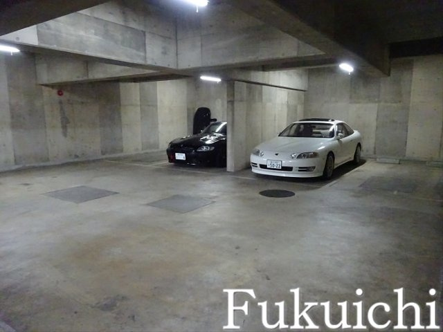 柿の木坂EASTの駐車場