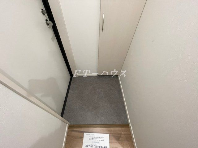 THE　HOUSE　船橋前原(ザ　ハウス　フナバシマエハラ)の玄関