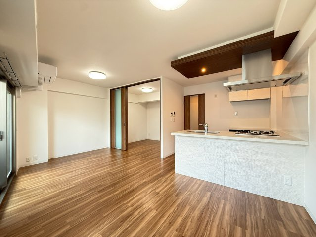 フクダ不動産八木駅前マンションの居間・リビング|広々としたLDK13帖