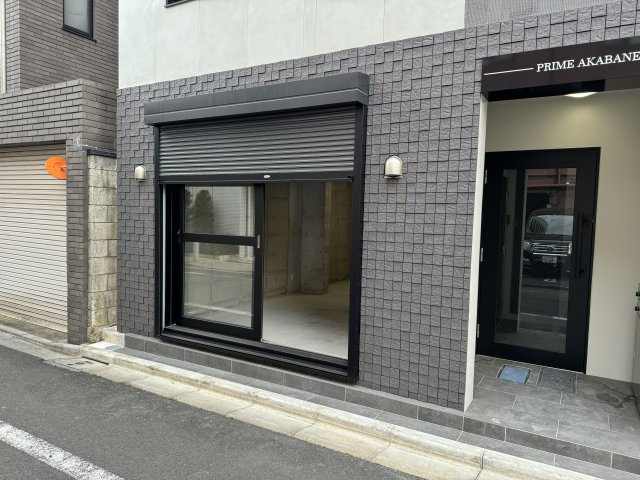 プライム赤羽のエントランス