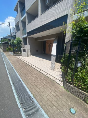 ヴィラ・ロクローのエントランス