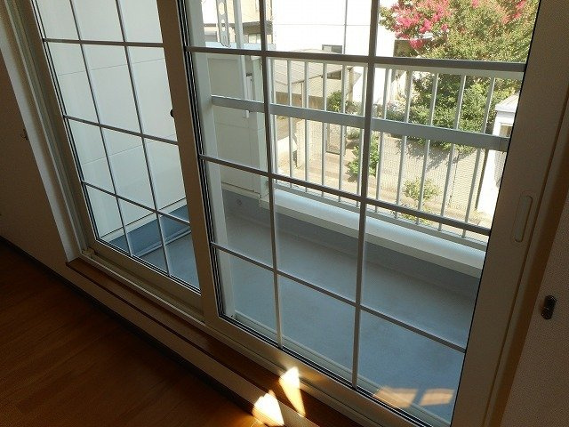 コンフォルターブルⅡのバルコニー|外からの目が気にならないバルコニーで洗濯物が干せます