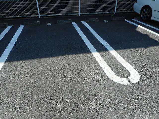 コンフォルターブルⅡの駐車場|カースペースがあります