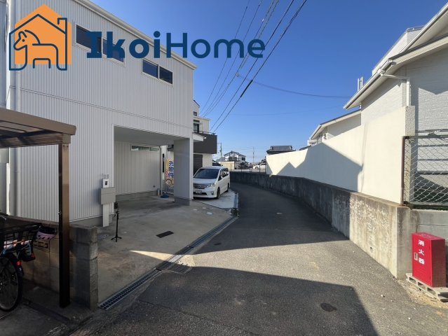 明石市北朝霧丘2丁目　築浅注文住宅　中古戸建の前面道路含む現地写真|物件・当店の最寄り駅まで無料送迎サービスございます。買い物のついでに、用事のついでに、ちょっとした空き時間にも対応致します！最短、10分で指定場所までお迎えに向かいます！まずはお問い合わせください！