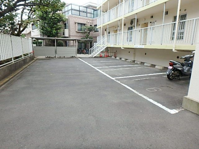 ★敷地内駐車場★（空き状況・使用料等詳細はご確認下さい）