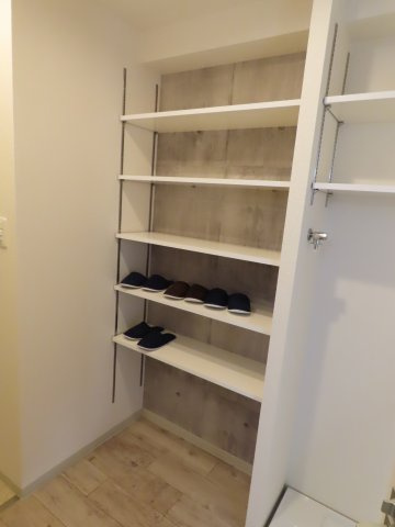 大阪市淀川区十三元今里１丁目の賃貸マンションの収納