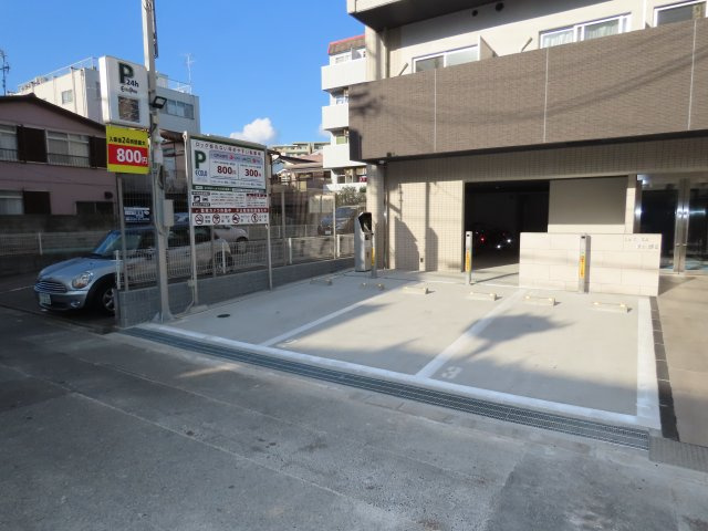 大阪市淀川区十三元今里１丁目の賃貸マンションの駐車場