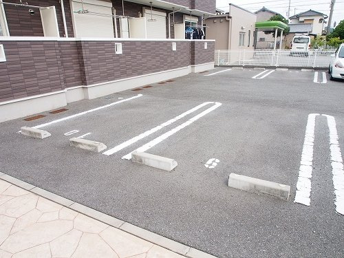 サンパティーク・カーサＡの駐車場