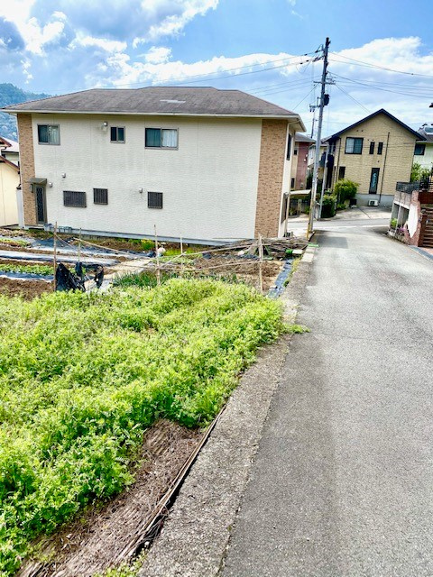 宮置M売地の前面道路含む現地写真