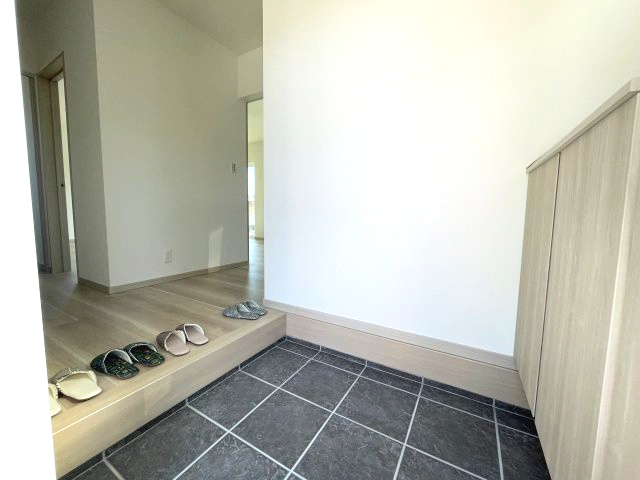 西区井口四丁目　№33666の玄関|飾り棚を利用して
お客様をおもてなしできます。