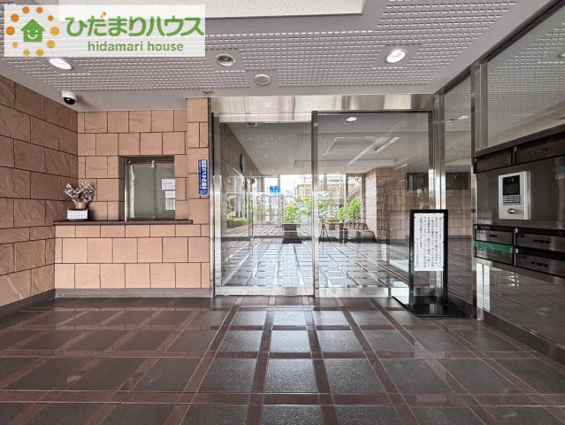 ローヤルシティ鴻巣のエントランス