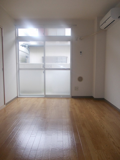 エクセル大高台の洋室