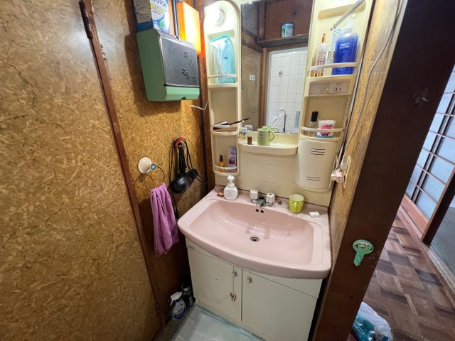 網干区坂出戸建の洗面所