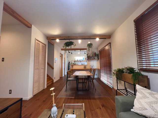 花田町上原田新築後未入居戸建の居間・リビング