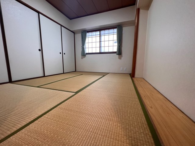 ロワイヤル京見橋の和室