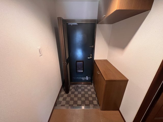 ロワイヤル京見橋の玄関