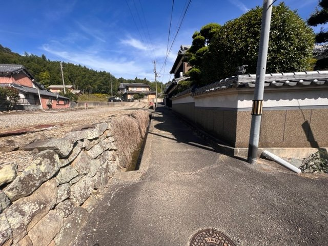 飾東町八重畑売土地の前面道路含む現地写真